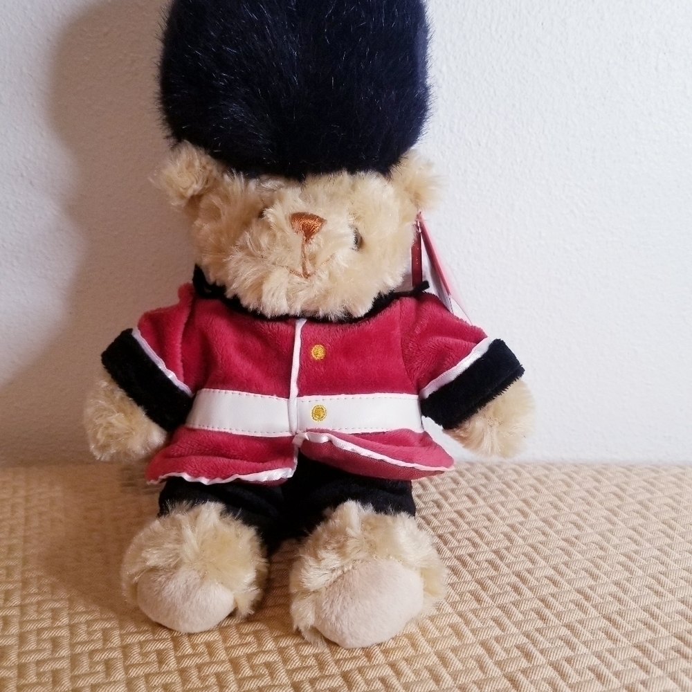 Nwt keel toys kindon guardsman bear plush